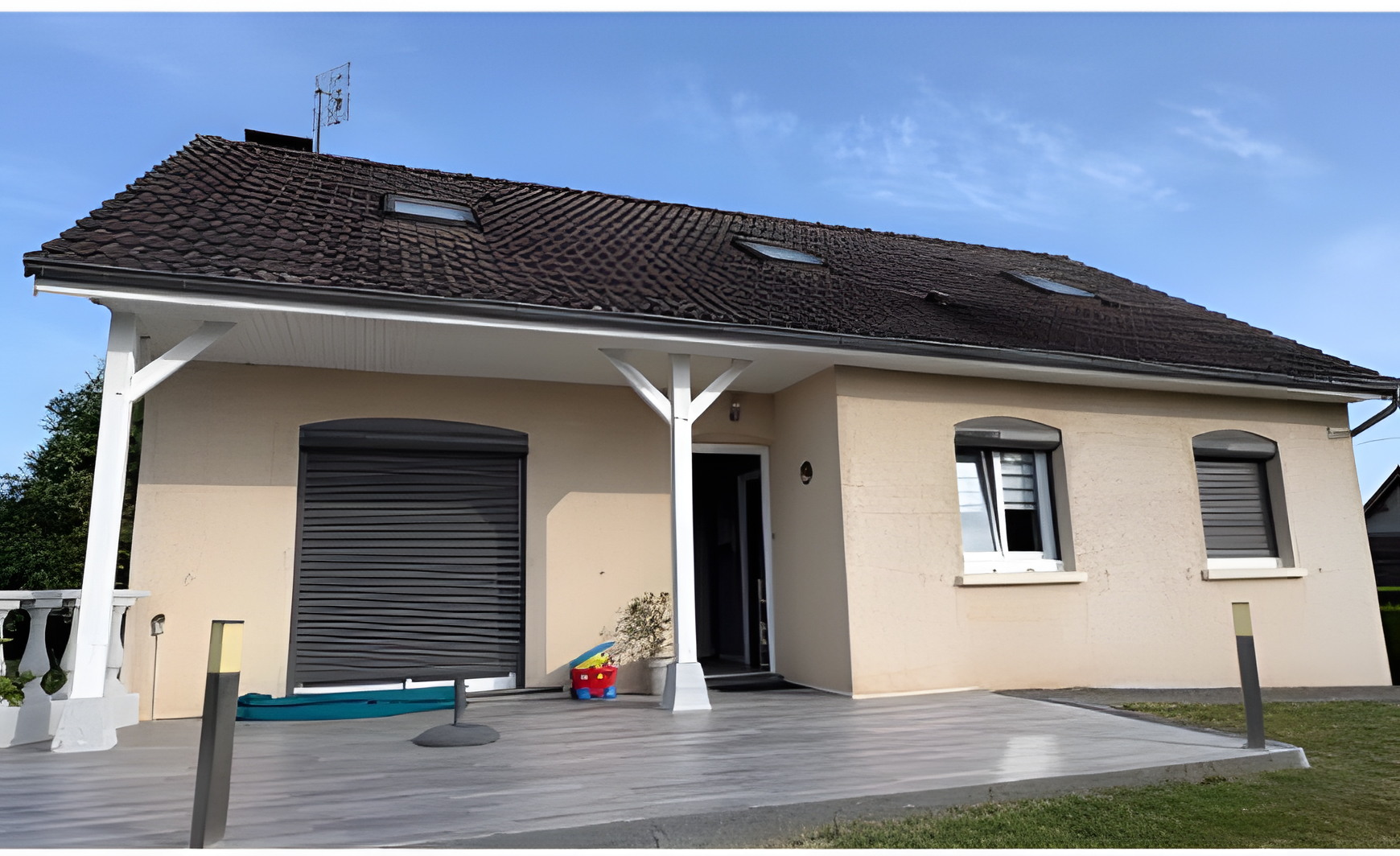 Maison de plain-pied dont la toiture a été nettoyée et traitée par CS Toiture